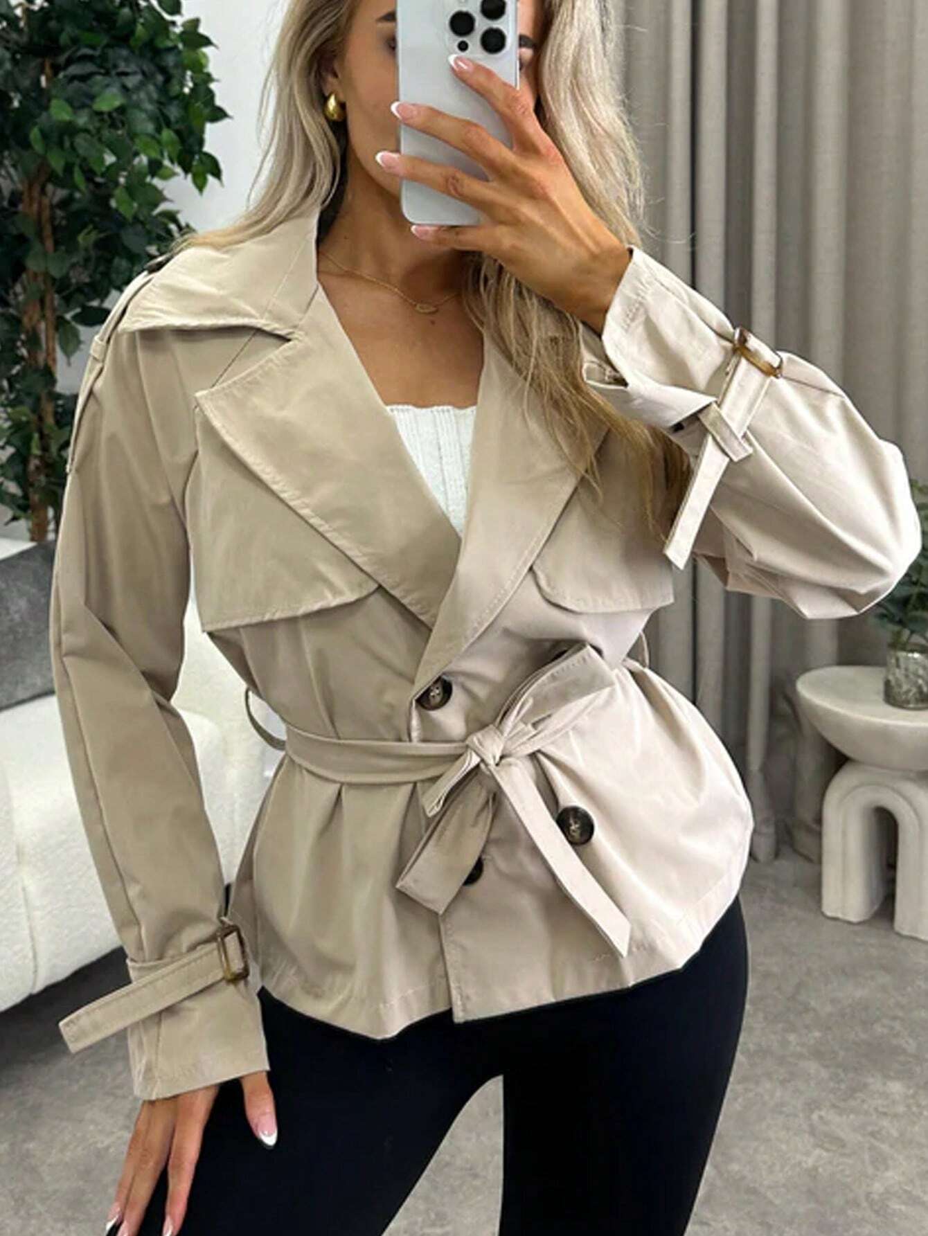 Victoria trenchcoat